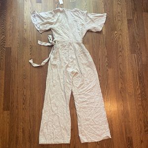 Neutral linen jumpsuit with pockets!!